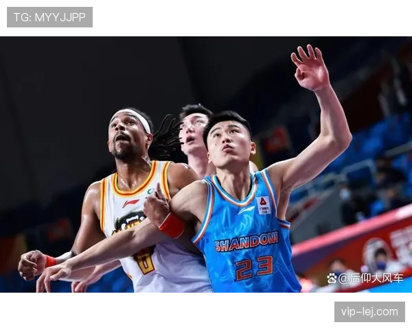 鲁本·迪亚斯与阿劳霍的防守风格对比：对抗能力与防守策略差异分析